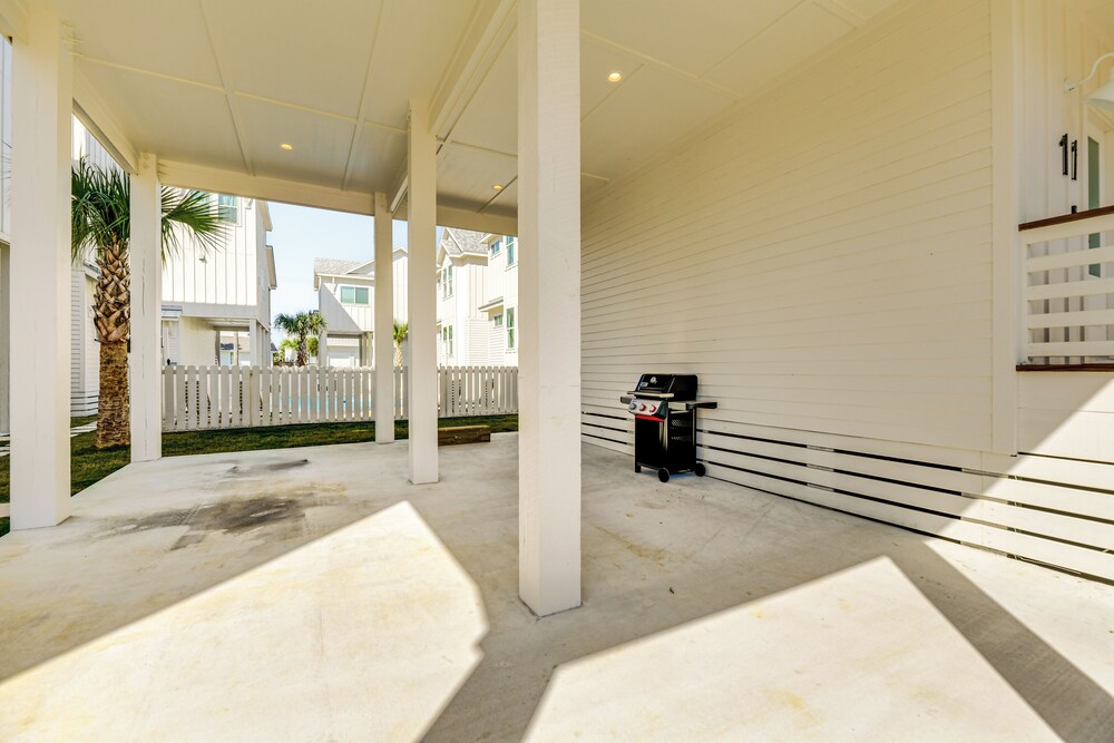 1 Mi to Beach: Home w/ Pool Access in Port Aransas