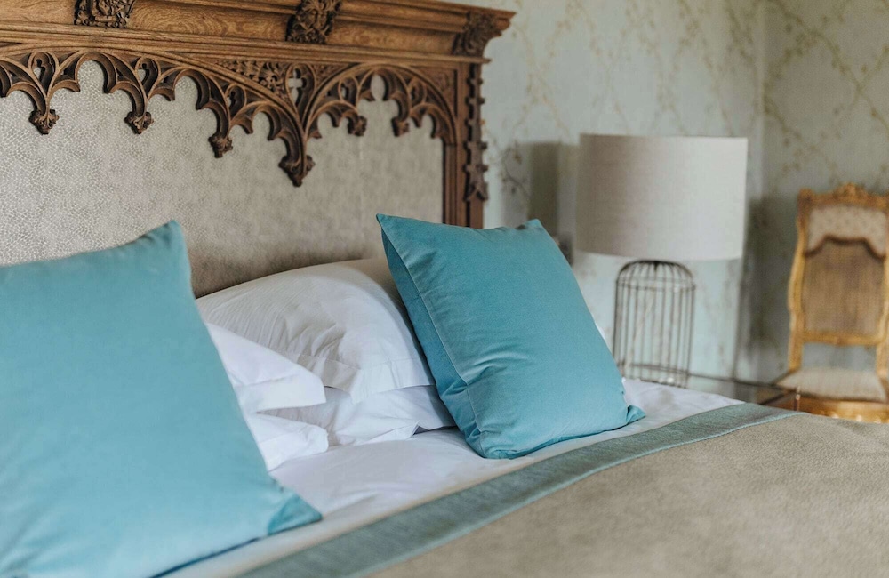 Ormesby Manor - 8 Beds - Sleeps 16 - Hot Tub