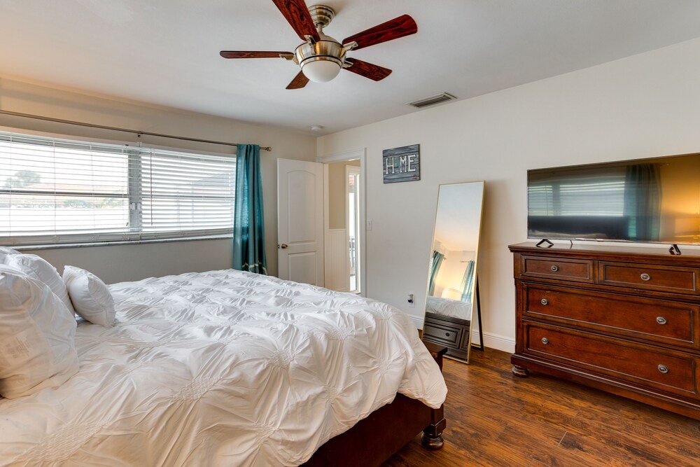 Tropical Florida Abode w/ Pool  Screened-in Patio - Property Image 24