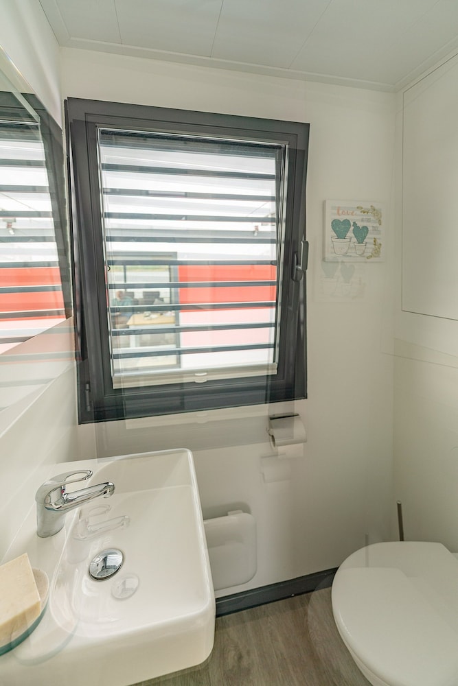 Havel Houseboat Serenity