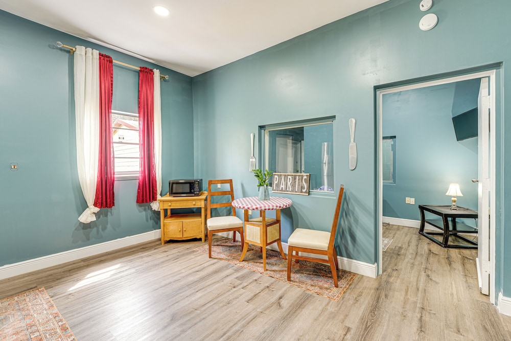 Peaceful Weekend Rendezvous! Odessa Apartment