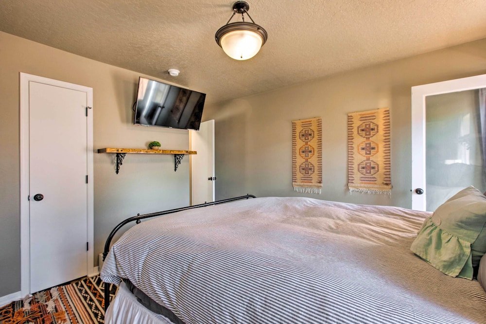 Modern Mountain Retreat w/ Views: Ski, Golf & Hike