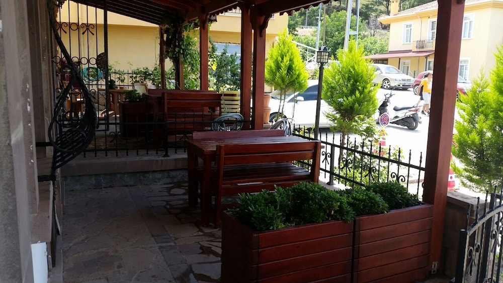Ayvalik Konaklari