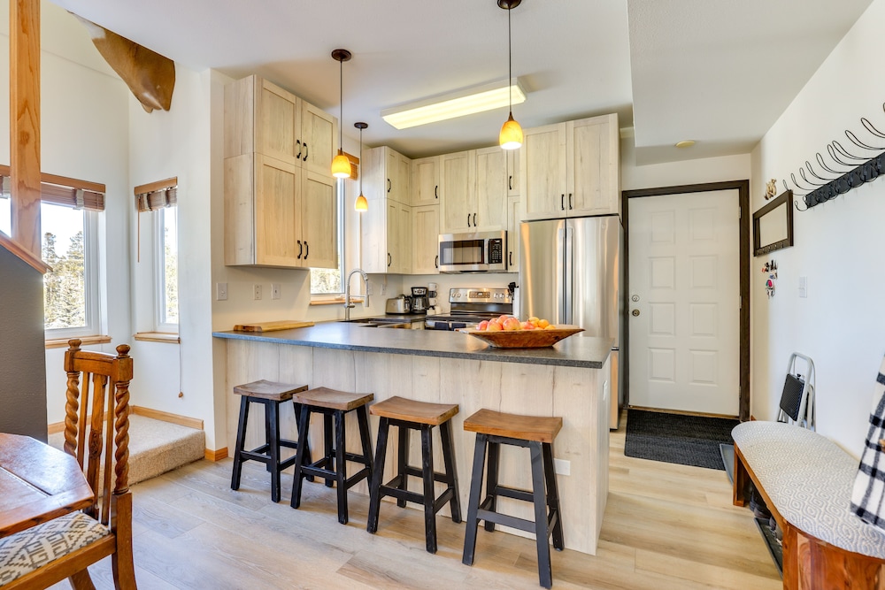 Fantastic Fraser Condo: Year-round Family Getaway