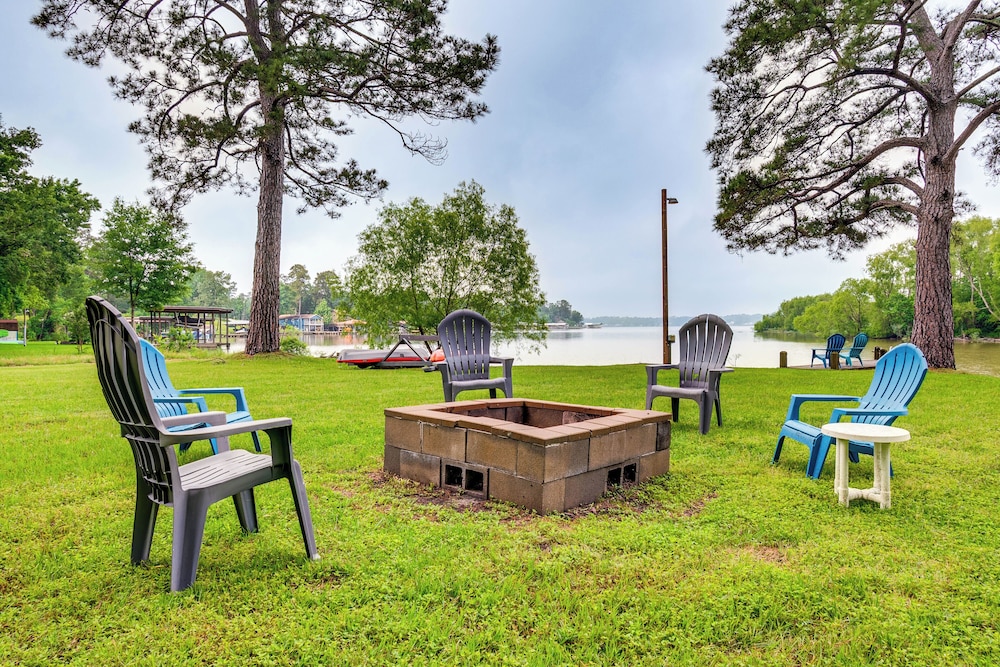 Views, Sunsets & Wildlife: Waterfront Gem in Texas