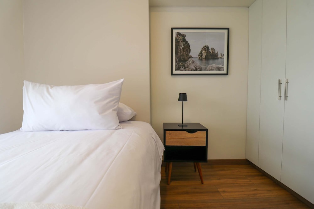 w Amazing 3BR w Balcony in San Isidro