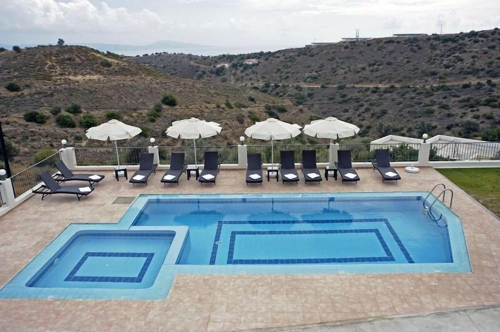 Lenikos Resort