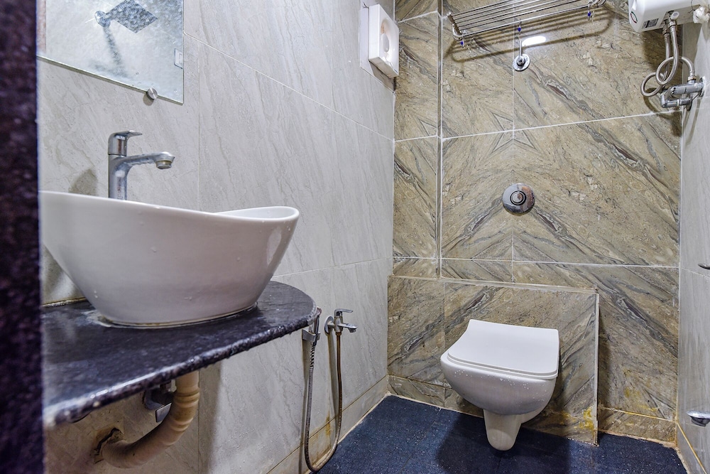 FabHotel Silver Inn
