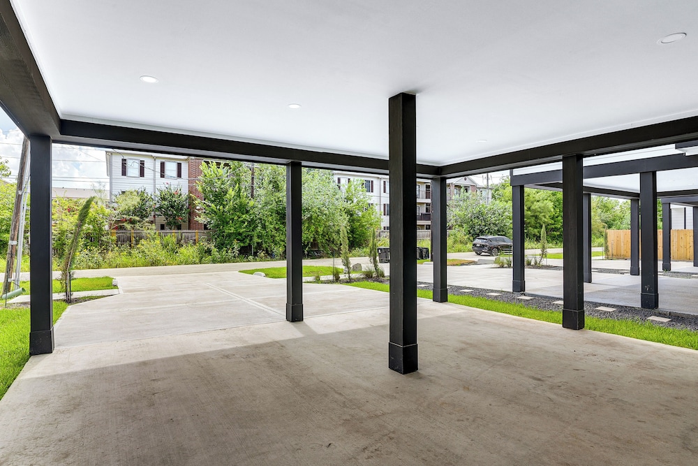 Private Patio & Yard: Houston Retreat Near Golf!