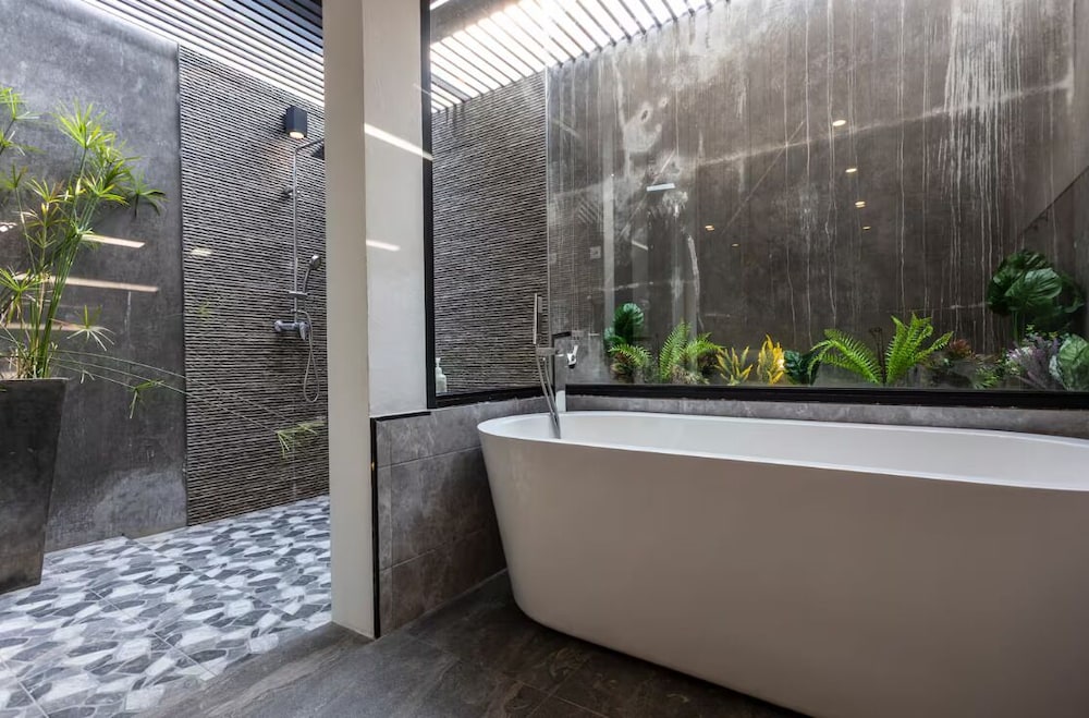 Tropical 3BR Escape Pool Style V90