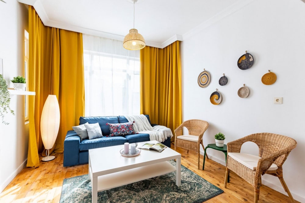 Colorful Flat With Excellent Location Near Trendy Attractions in Kadikoy