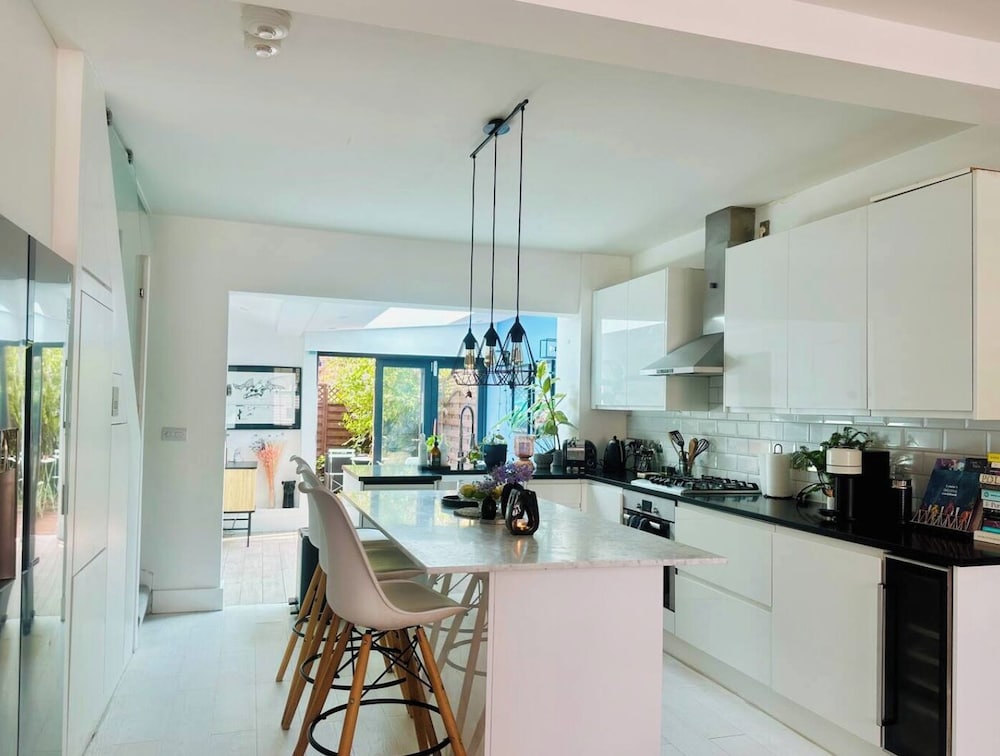 Townhouse by Notting Hill - Sleeps5/petsok/tv/wifi