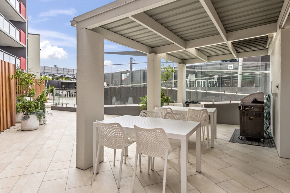 Central Bowen Hills Stay