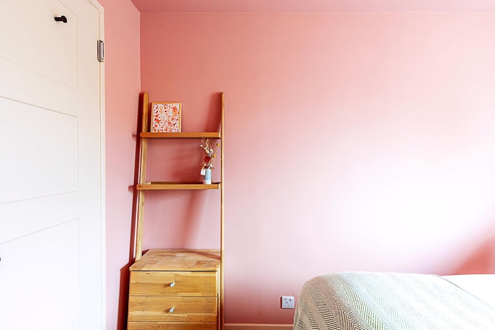 Bright 2-bed Home Near Putney Riverside