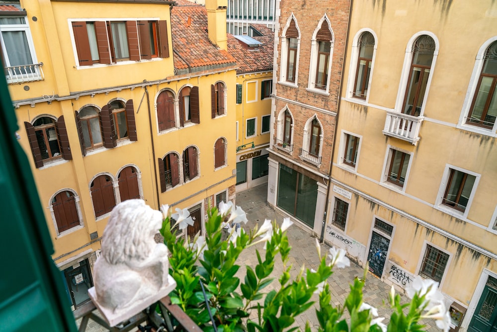 Palazzo San Luca