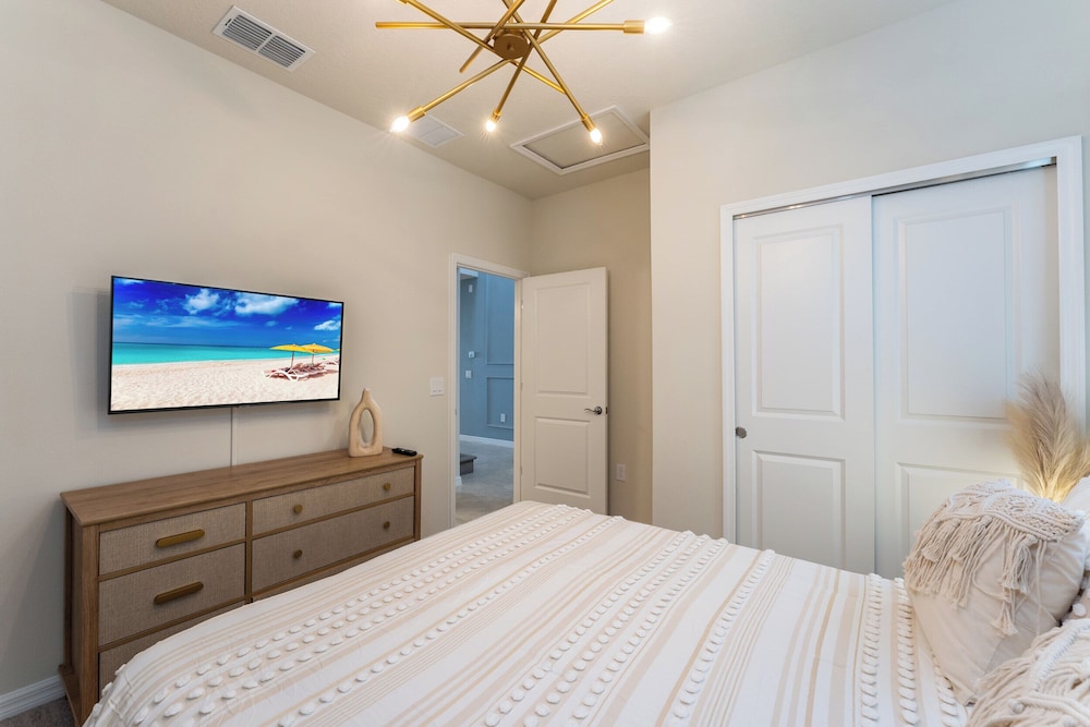 Amazing 8BR Villa by Disney Pool Theater