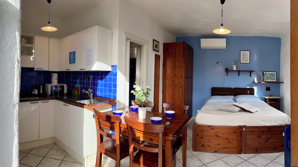 Panoramic Rural House With Garden