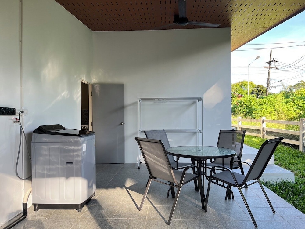 Private 2 Bedrooms Villa Near Waterfall in Khao Lak-terrace Large Bubble Jacuzzi