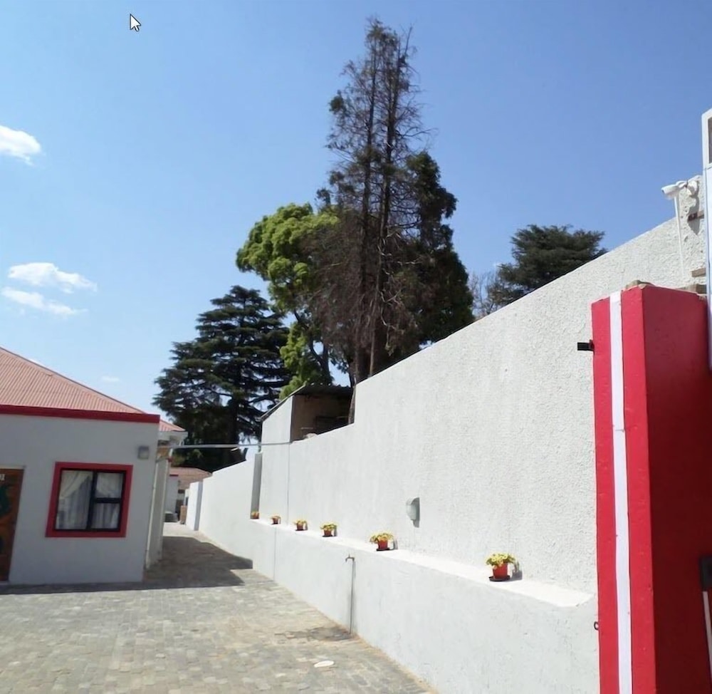 Johannesburg Vacations - DJ Guest Lodge - Property Image 2