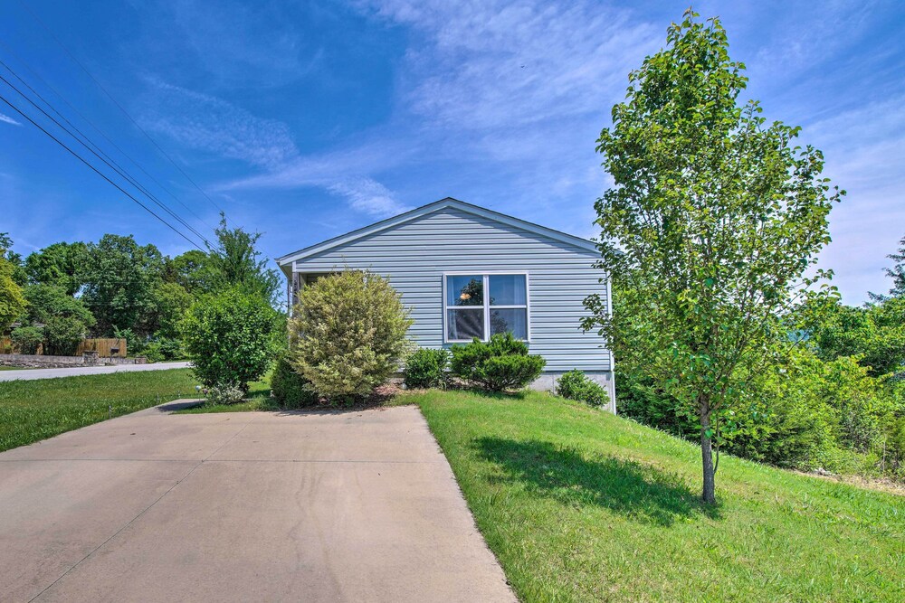 Branson Home w/ Patio & Fire Pit: 7 Mi to Downtown view 3