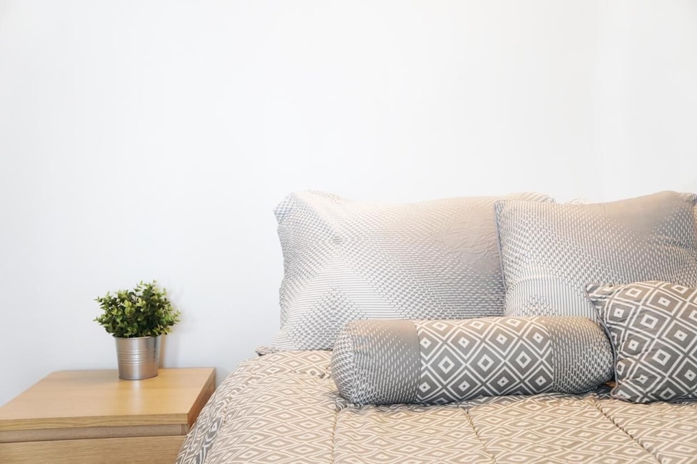 City Place 2 BDRM Downtown with Parking - Image 4