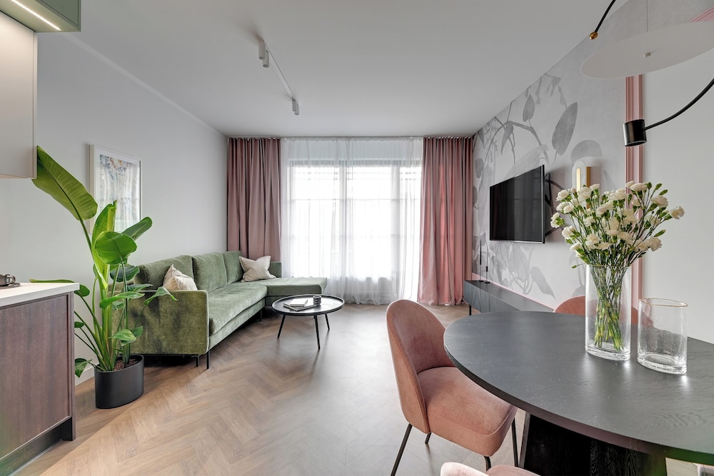Doki Living - Foodhall & Parking by Downtown Apartments