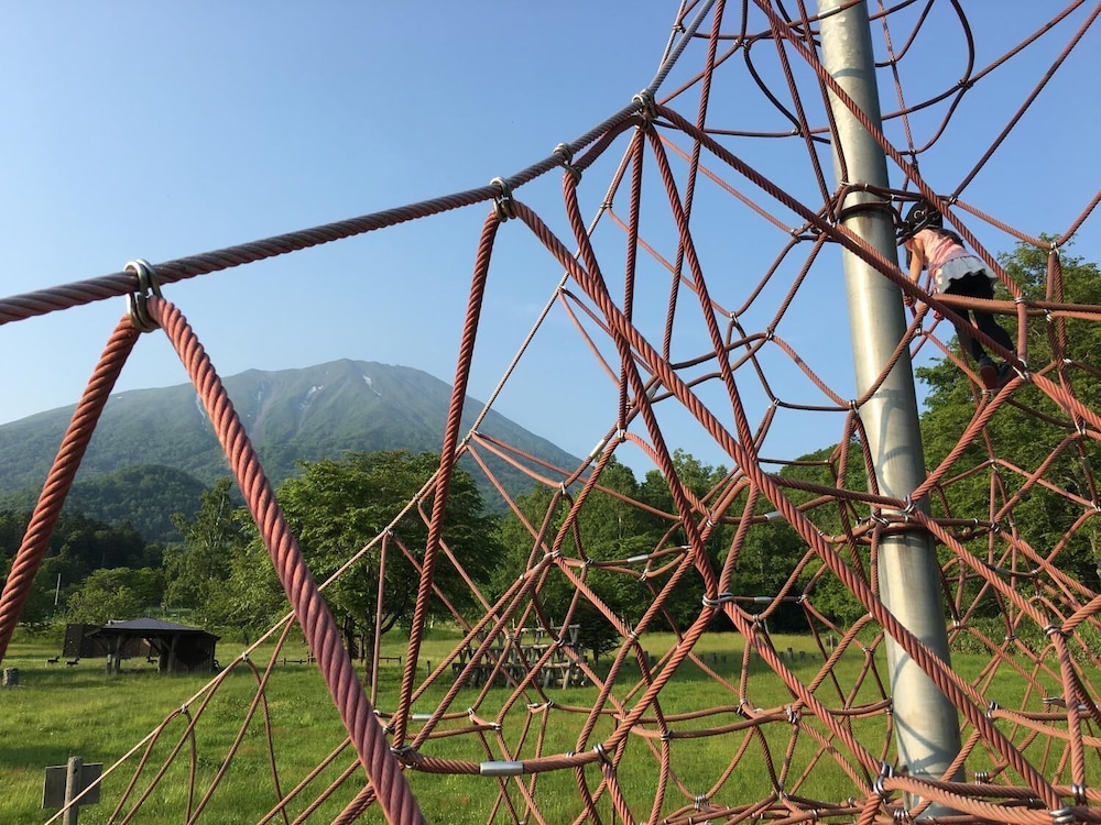 No Track - Hostel