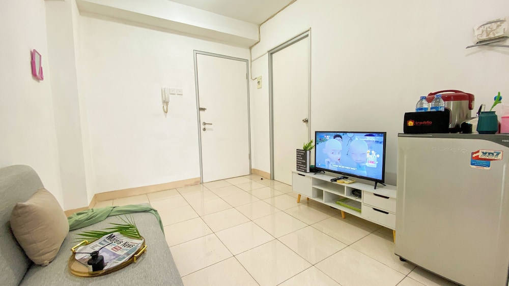 Homey And Modern 2Br At Green Bay Pluit Apartment