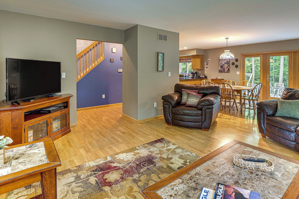 2 Mi to Woodbury Wildlife Area: Cozy Farmhouse!