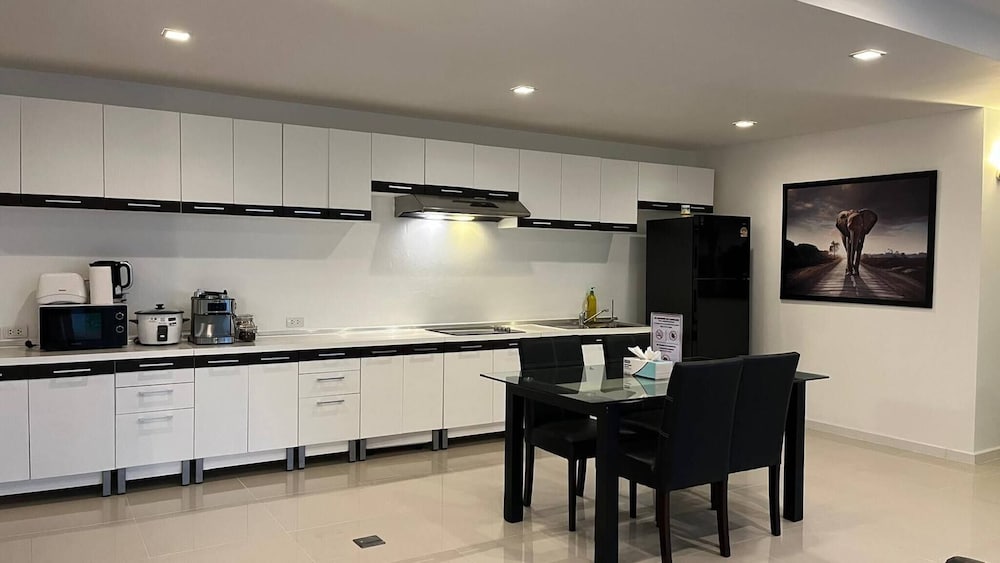 6-58 - 2 Bdr Spacious Penthouse With Shared Pool