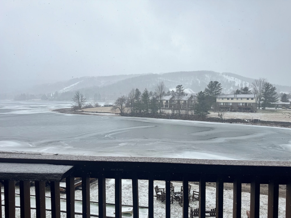 LakeFront Lodge