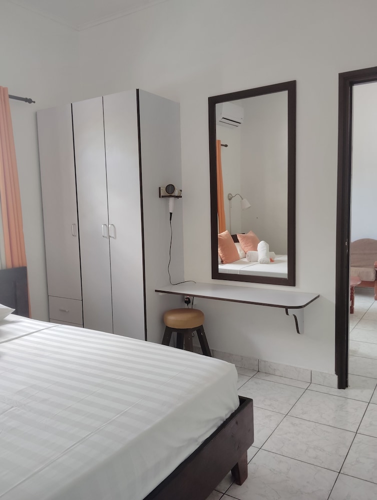 Roche Kerlan Apartments