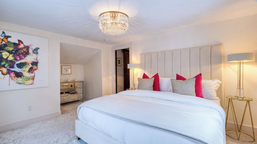 Walk to Park City Mountain Ski Resort & Main St The Safe House by Avantstay