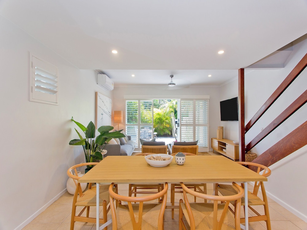 Noosa Parade Townhouse w Terrace