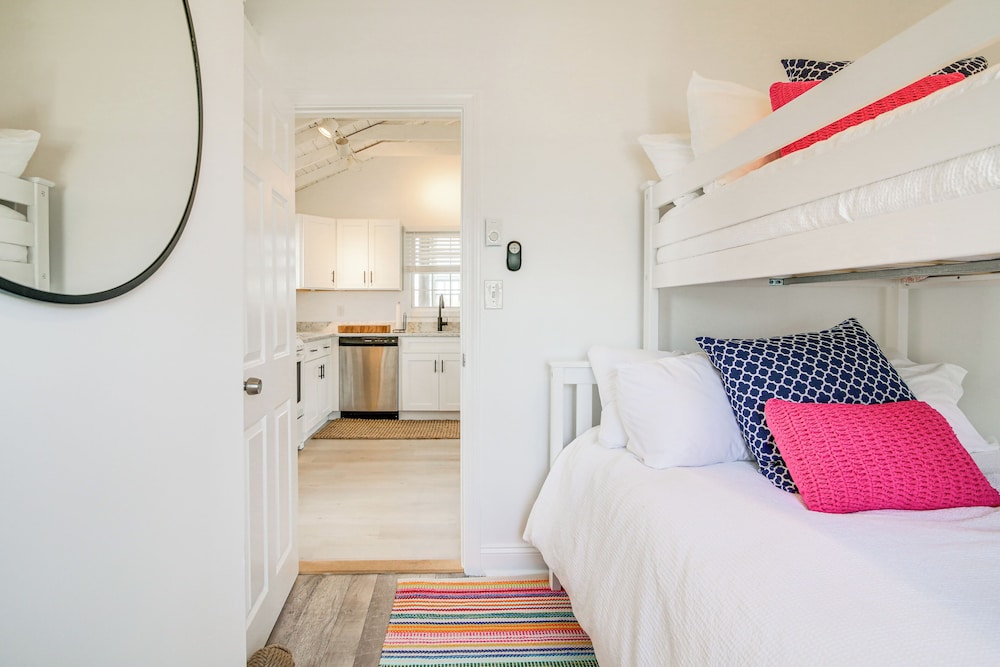 Idyllic Plymouth Vacation Rental - Steps to Beach!