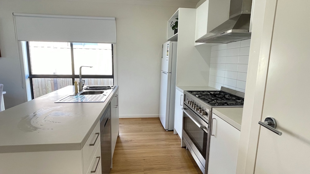 Relax 5 BRM Rental house near Melton