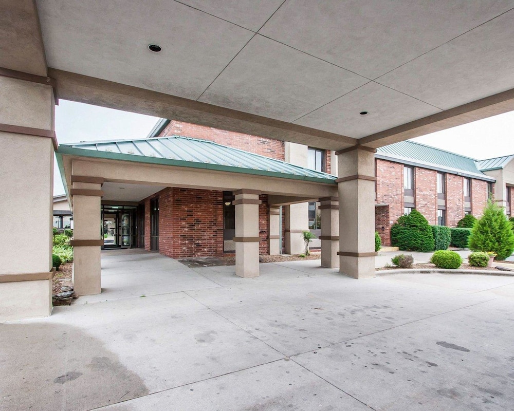 Hotel Quality Inn and Suites - Image 1