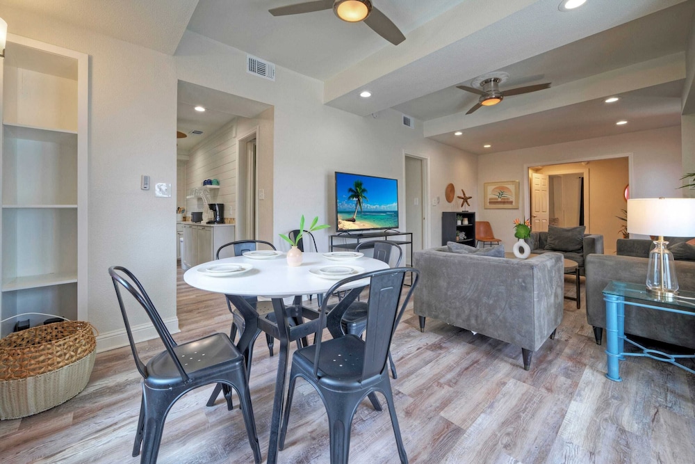 2-unit Home in Golf Cart Zone w/ Patio + Balcony Salty Sunshine: Multi-family Retreat