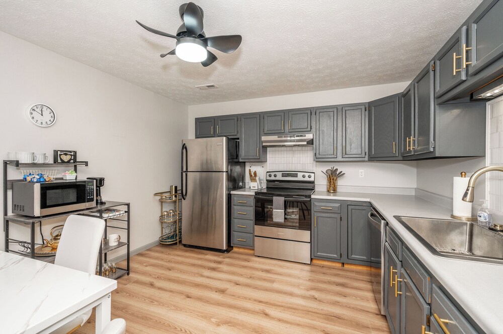Arkstone Retreat Suites, 3 in 1! view 5