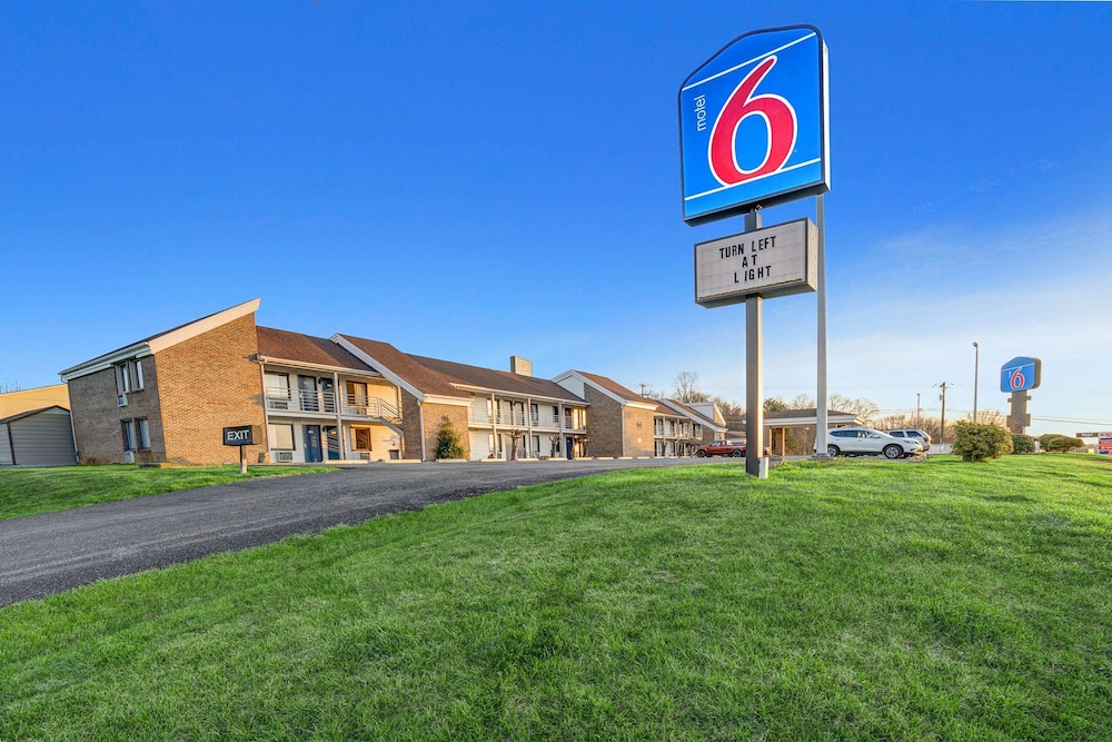 Hillsville Vacations - Motel 6 Hillsville, VA - Property Image 21