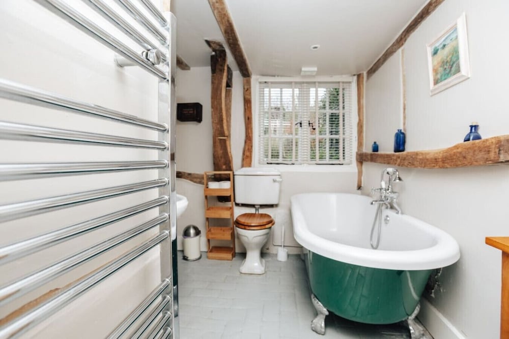 Antelope Cottage - Rural Pet Friendly Cottage