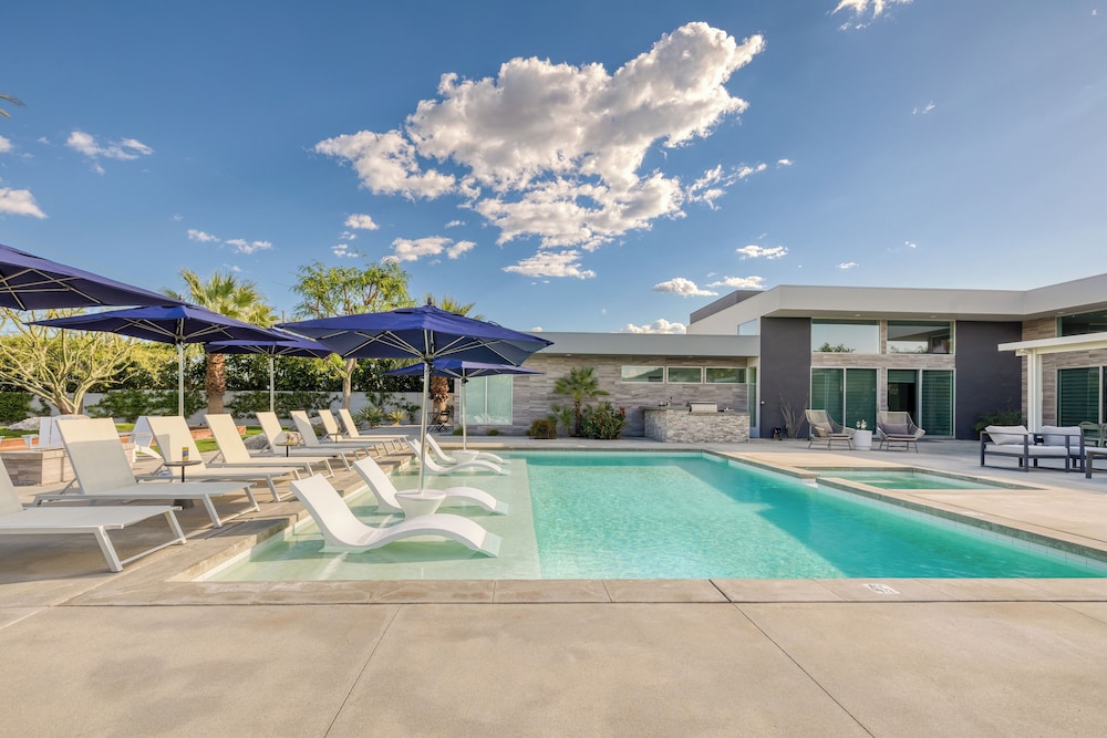 The Polo Villas by AvantStay – Modern Oasis Near Empire Polo Club