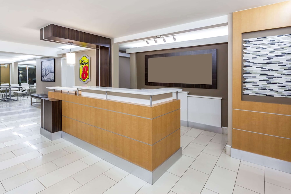 Super 8 by Wyndham Dalton/Convention Center Area