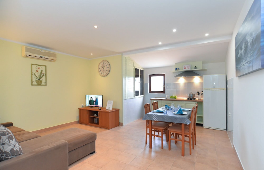 Apartment 669 view 4