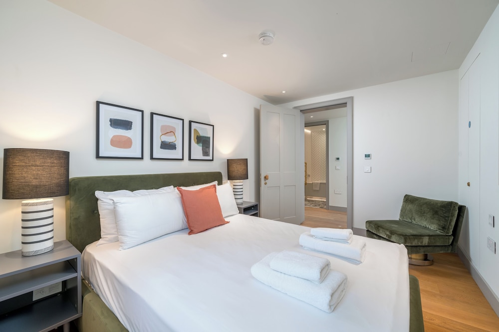 Luxury flats near Big Ben and London Eye
