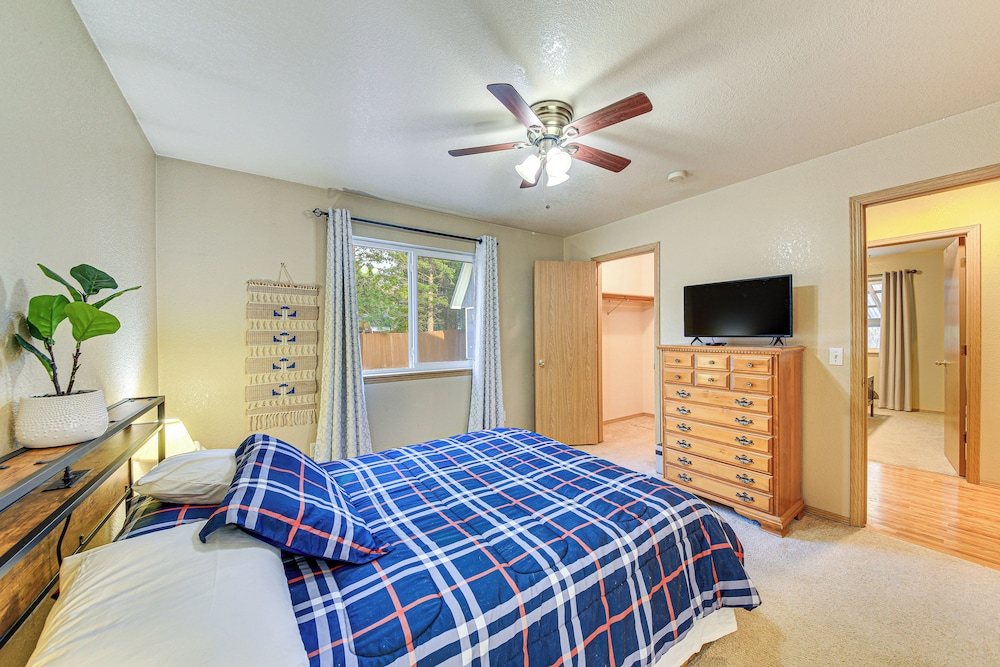 8 Mi to Bonners Ferry: Quiet Getaway w/ Patio