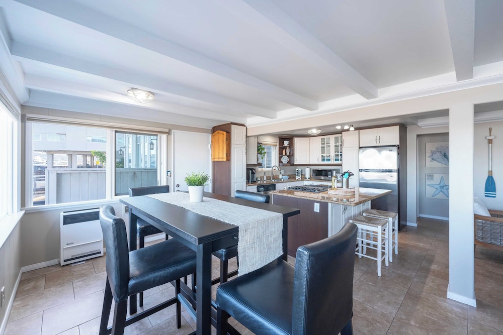 Coastal Condos With Dock Access Near Sand, Shops & Balboa Fun Zone