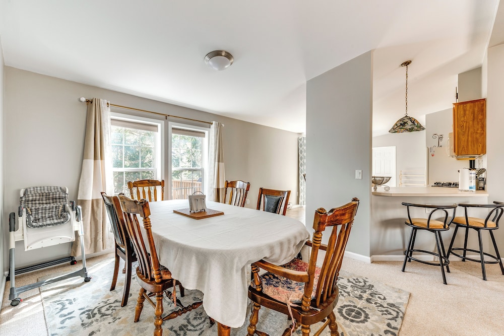 Family Home in Arrowhead Lake w/ Fire Pit!