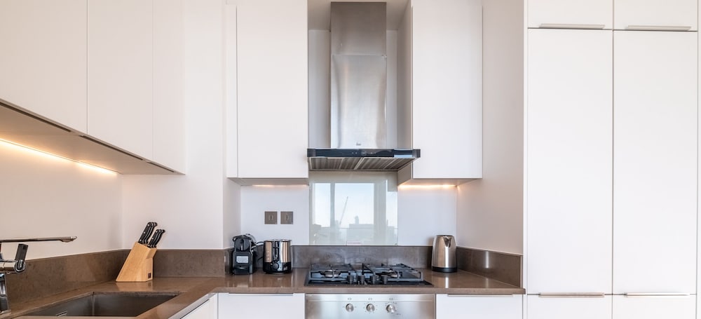 LUX The Marina Gate Sea View Suite 2
