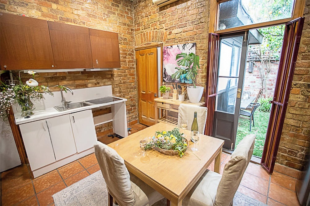 Fitzroy cottage-10pax. 10mins City CBD